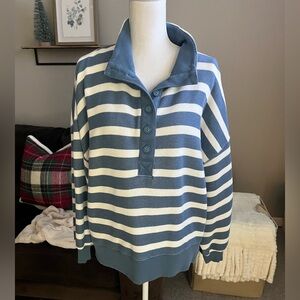 American Eagle Henley Sweatshirt size medium